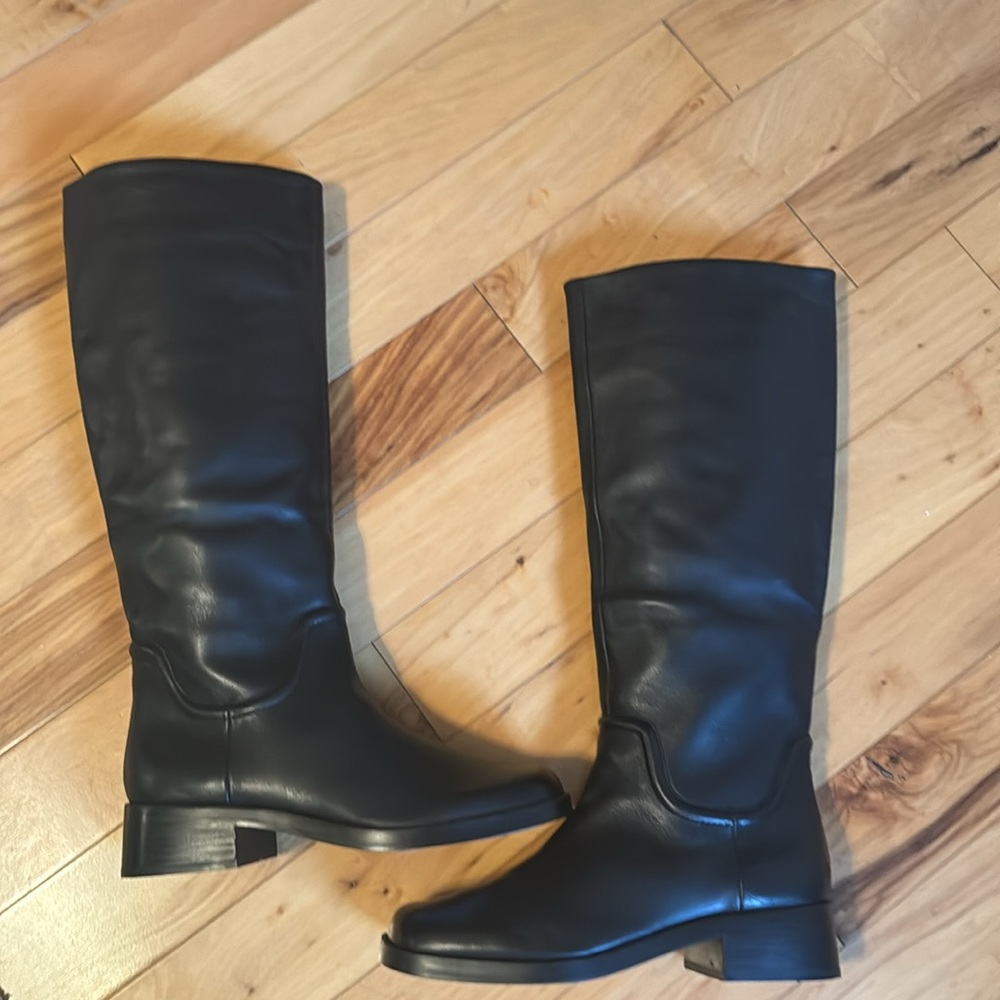 Gorgeous VINCE leather boots.